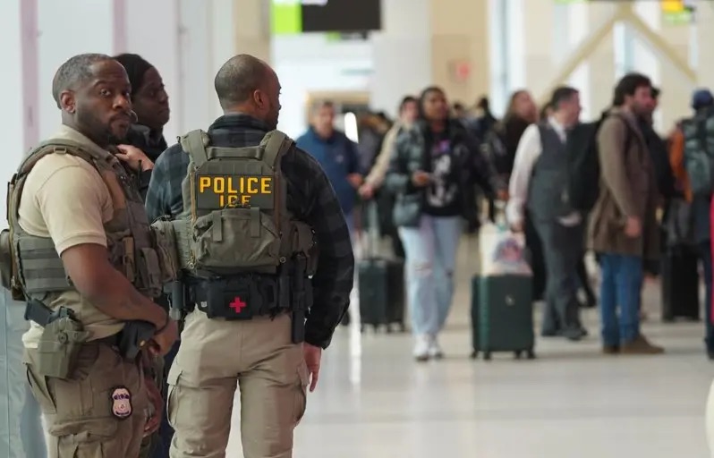 ICE在机场，面谈或者上庭阶段的朋友还能坐飞机吗？